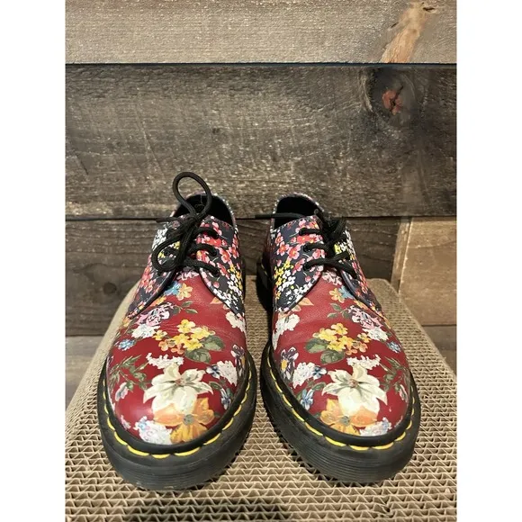 Women's Doc Martens Size 6 with Painted Flower's EUC AW004