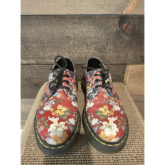 Women's Doc Martens Size 6 with Painted Flower's EUC AW004