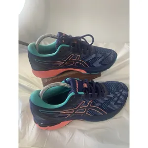 Women's GT-2000 8 Trail Running/Training Tennis Shoes-Size 9.5-Excellent Cond.