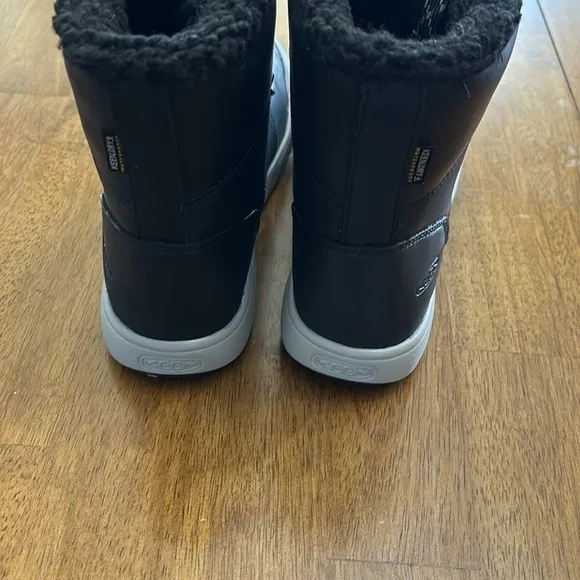 Women’s‎ Keen Insulated Boots. Size 6.5 Black Snow Rain