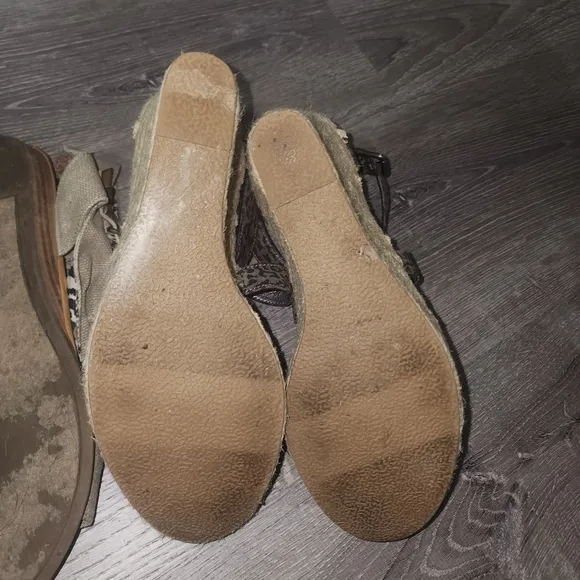 Womens Very G / Blowfish Sandal Lot size 10 &amp; 11