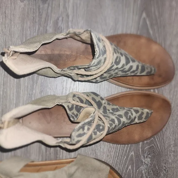 Womens Very G / Blowfish Sandal Lot size 10 &amp; 11
