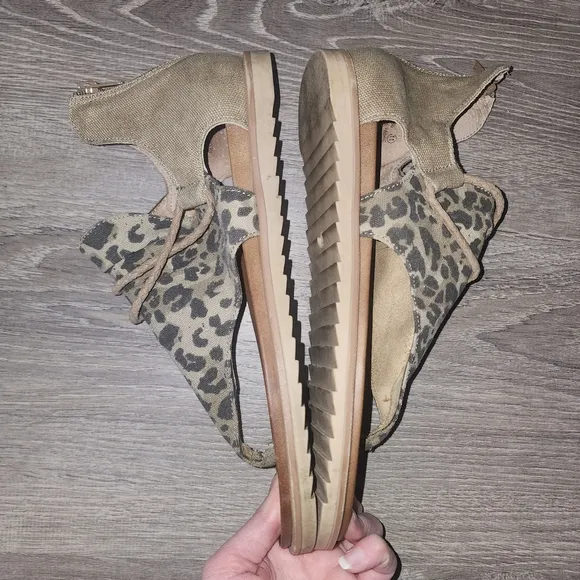 Womens Very G / Blowfish Sandal Lot size 10 &amp; 11