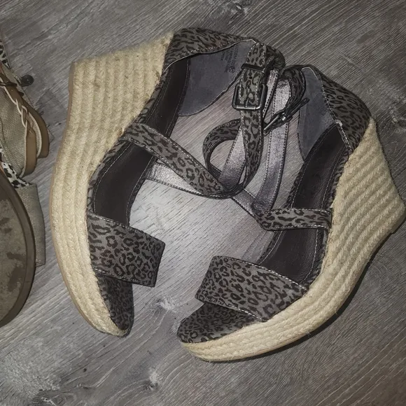 Womens Very G / Blowfish Sandal Lot size 10 &amp; 11