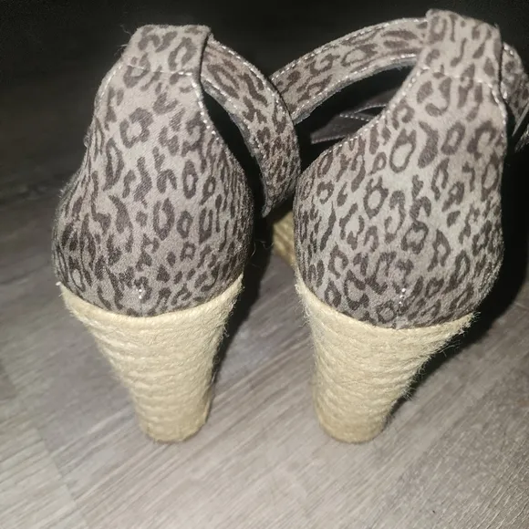 Womens Very G / Blowfish Sandal Lot size 10 &amp; 11