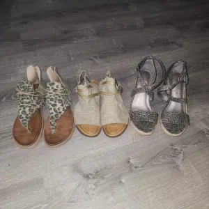 Womens Very G / Blowfish Sandal Lot size 10 &amp; 11
