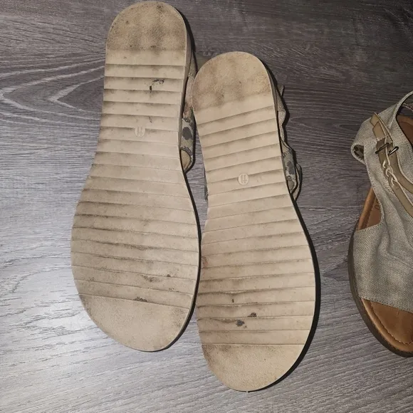 Womens Very G / Blowfish Sandal Lot size 10 &amp; 11