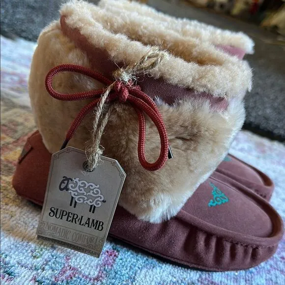 WOMEN'S SUPERLAMB NAVAJO MOCCASIN SLIPPER BOOTIES NWT!