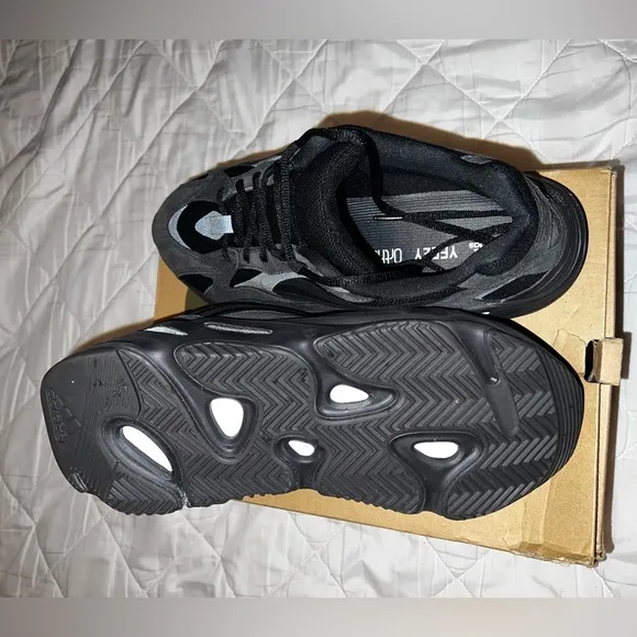 Yeezy 700 Vanta size 12 VNDS Worn ONCE! *RARE*