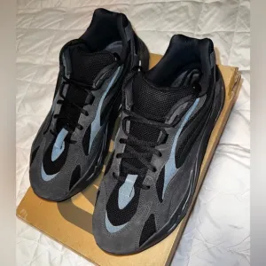 Yeezy 700 Vanta size 12 VNDS Worn ONCE! *RARE*