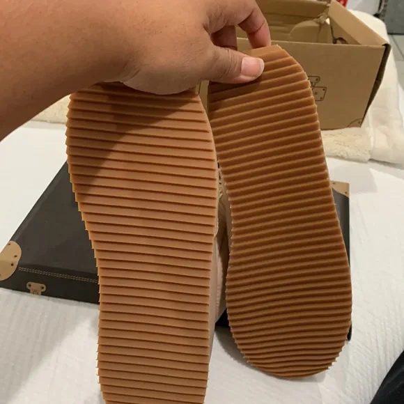 Young soles snow boots