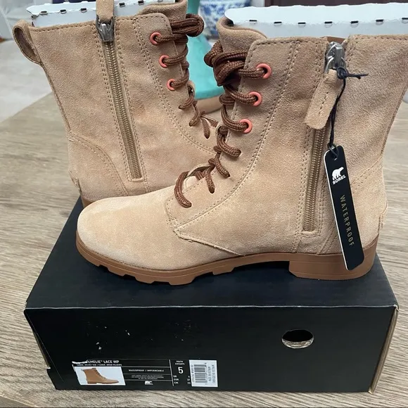 Youth girls sorel emelie lace boots. Waterproof. New