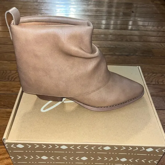 Zodiac Malina Snake Embossed Western Bootie Warm Taupe Women’s Size 8