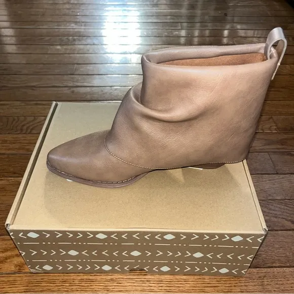 Zodiac Malina Snake Embossed Western Bootie Warm Taupe Women’s Size 8